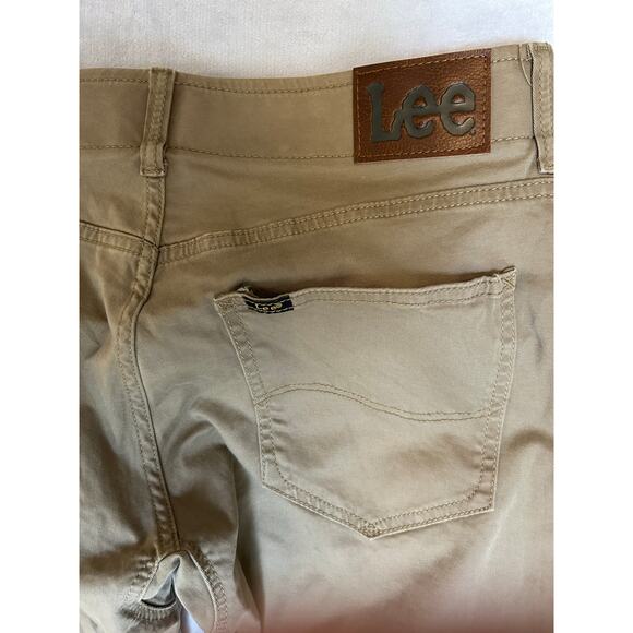 Lee “Extreme Motion” Straight Leg tapered Khaki- Size 30x 32 - Picture 7 of 7